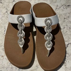 FitFlop Fino white Crystal Embellished Thong Platform Sandal size 8.5